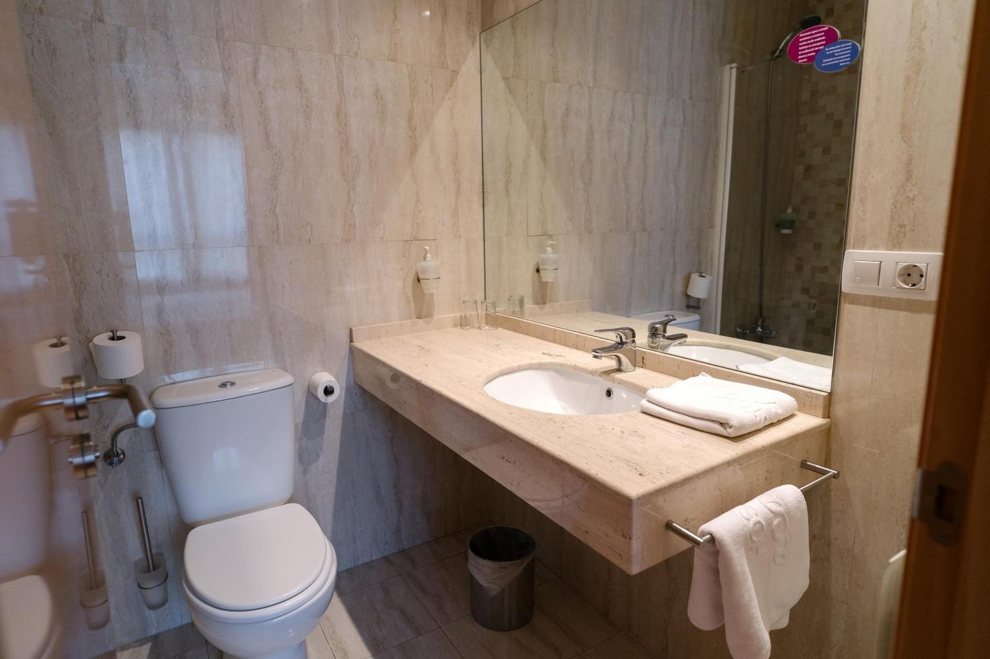 Hostal Acanto Burgo Εξωτερικό φωτογραφία